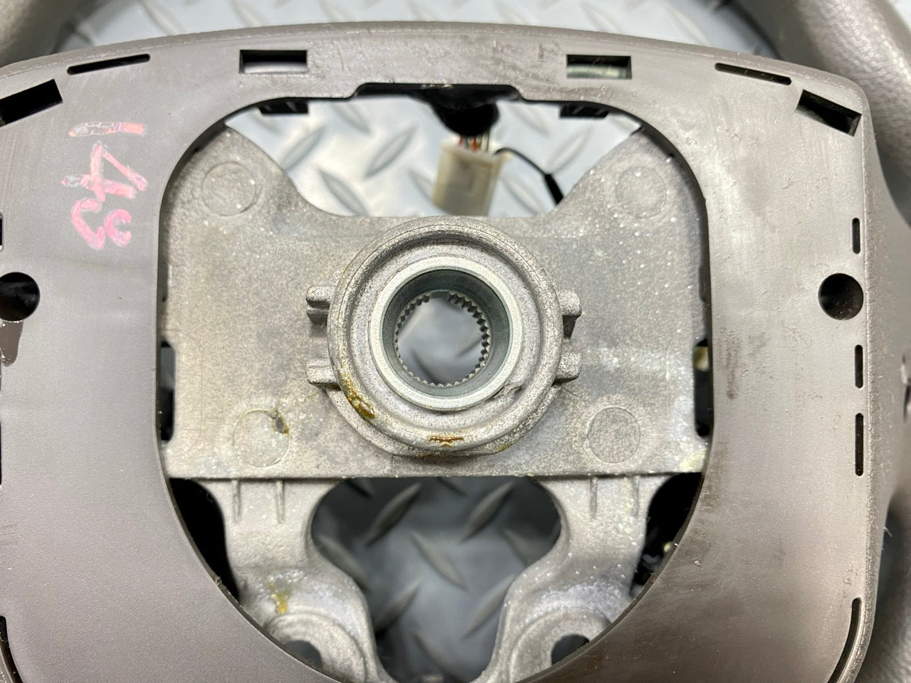 2013 - 2019 OEM HYUNDAI SANTA FE STEERING WHEEL WITH CONTROL SWITCH ASSEMBLY