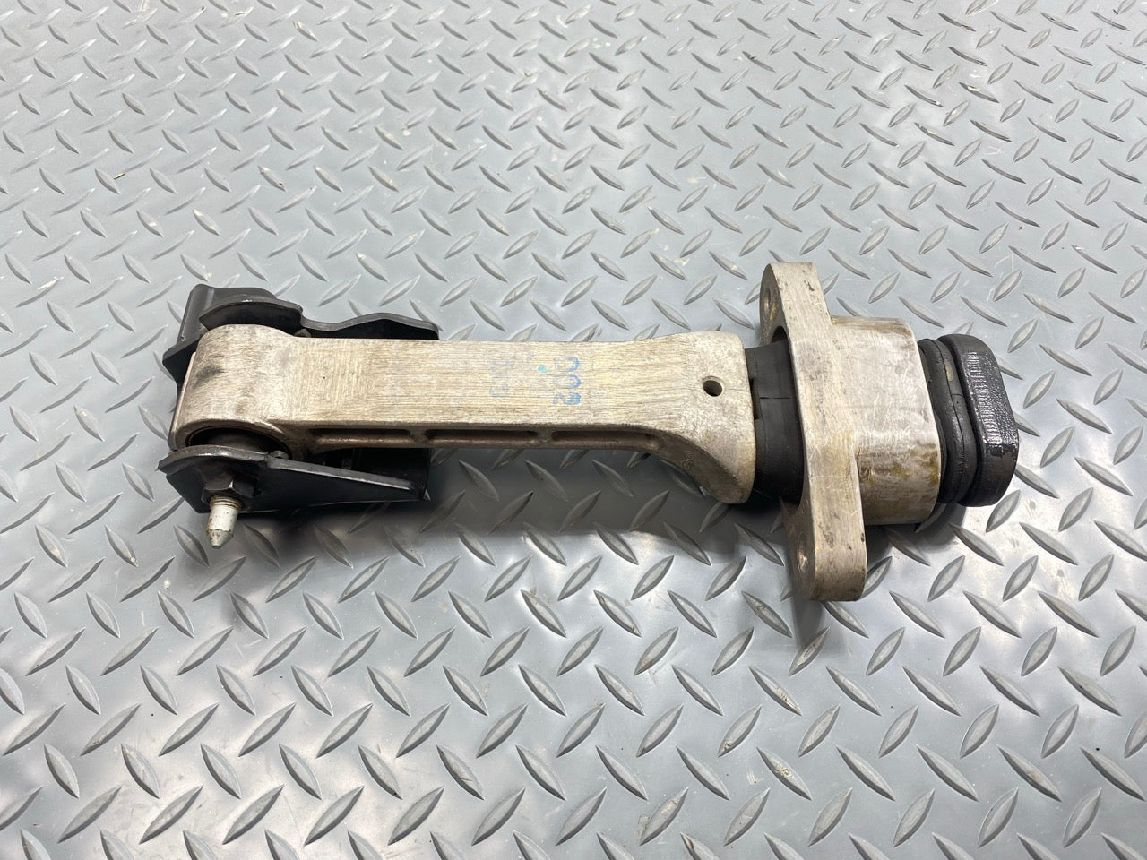 2013 - 2019 OEM HYUNDAI SANTA FE ENGINE MOUNT TORQUE STRUT ARM ROLL ROD BRACKET