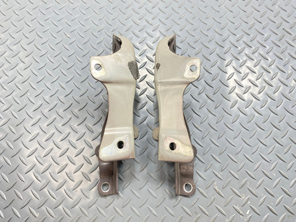 13 - 19 OEM HYUNDAI SANTA FE FRONT LEFT AND RIGHT SIDE HOOD HINGE BRACKET SET