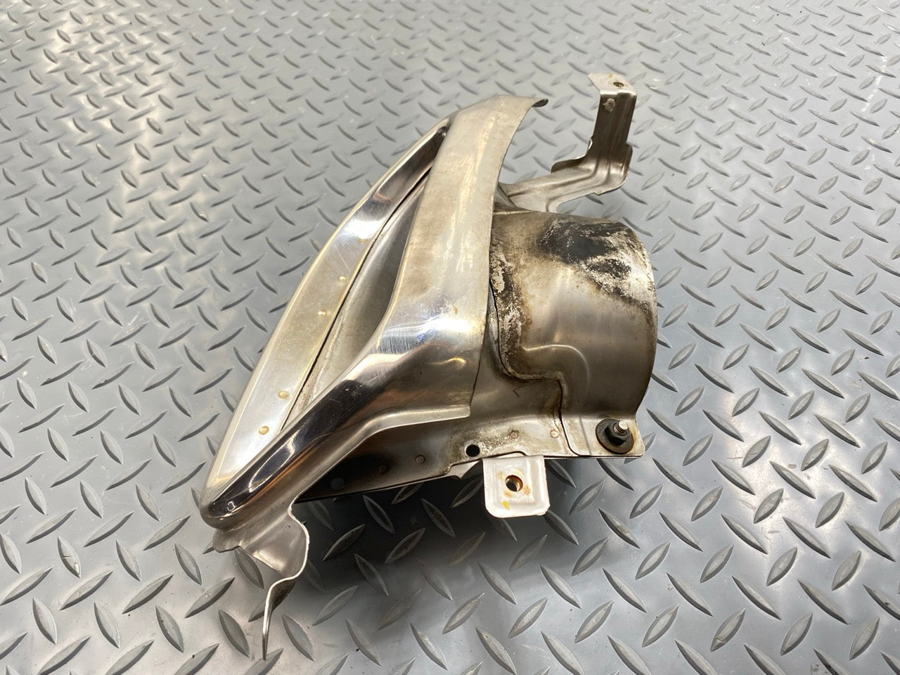 2013 - 2019 OEM HYUNDAI SANTA FE REAR RIGHT SIDE BUMPER EXHAUST TAILPIPE