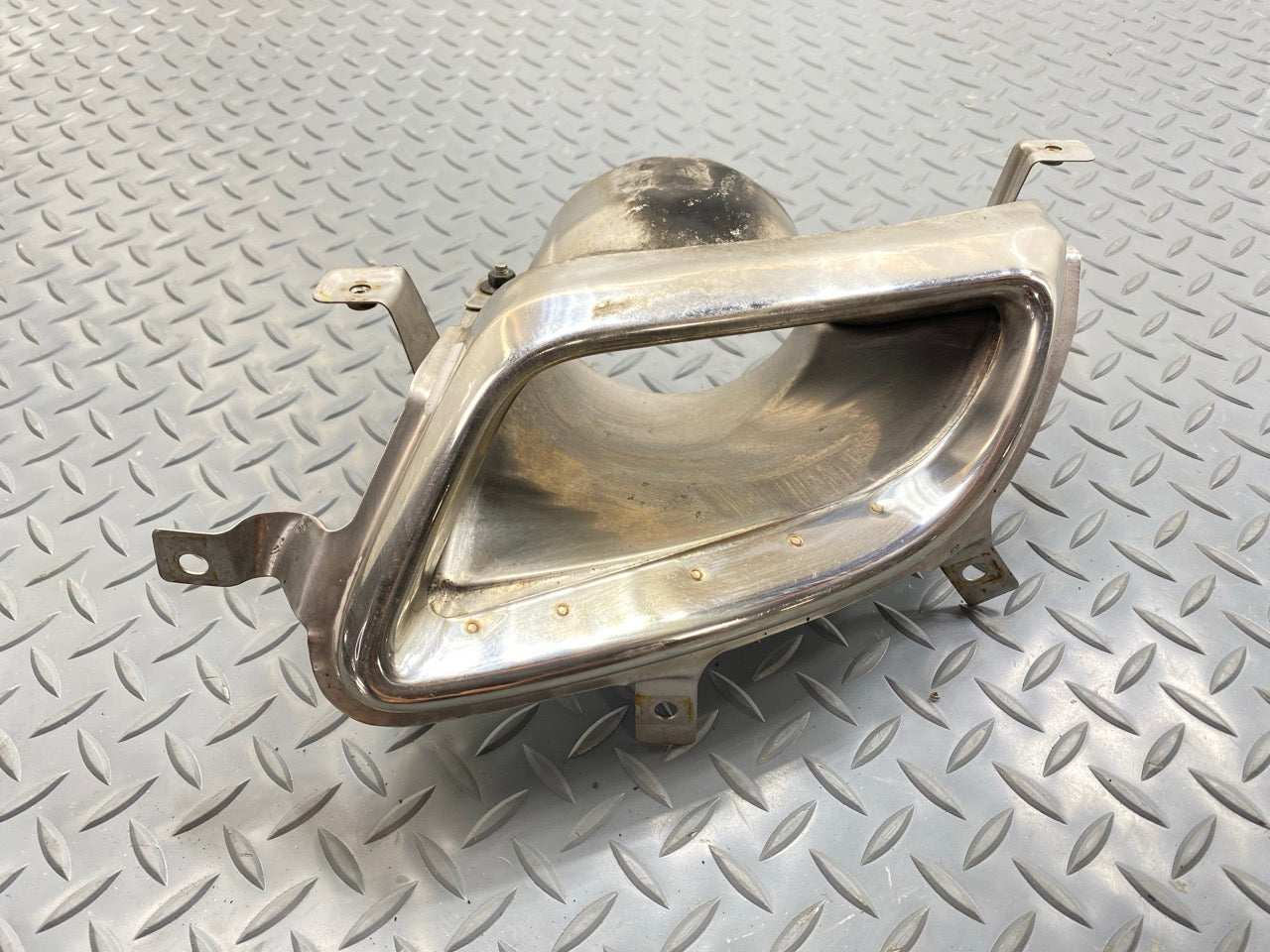 2013 - 2019 OEM HYUNDAI SANTA FE REAR LEFT SIDE BUMPER EXHAUST TAILPIPE