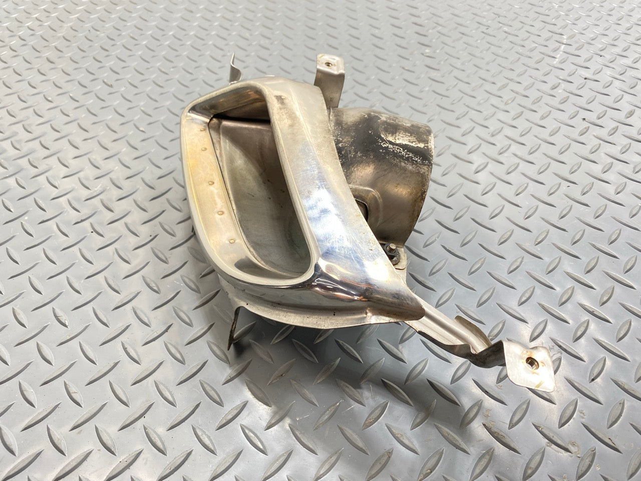 2013 - 2019 OEM HYUNDAI SANTA FE REAR LEFT SIDE BUMPER EXHAUST TAILPIPE