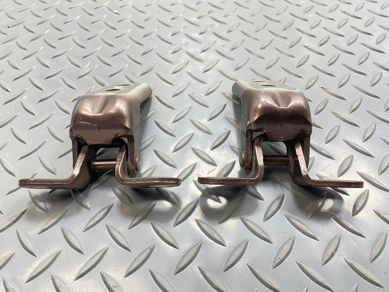 2013 - 2019 OEM HYUNDAI SANTA FE FRONT LEFT SIDE UPPER AND LOWER DOOR HINGE SET