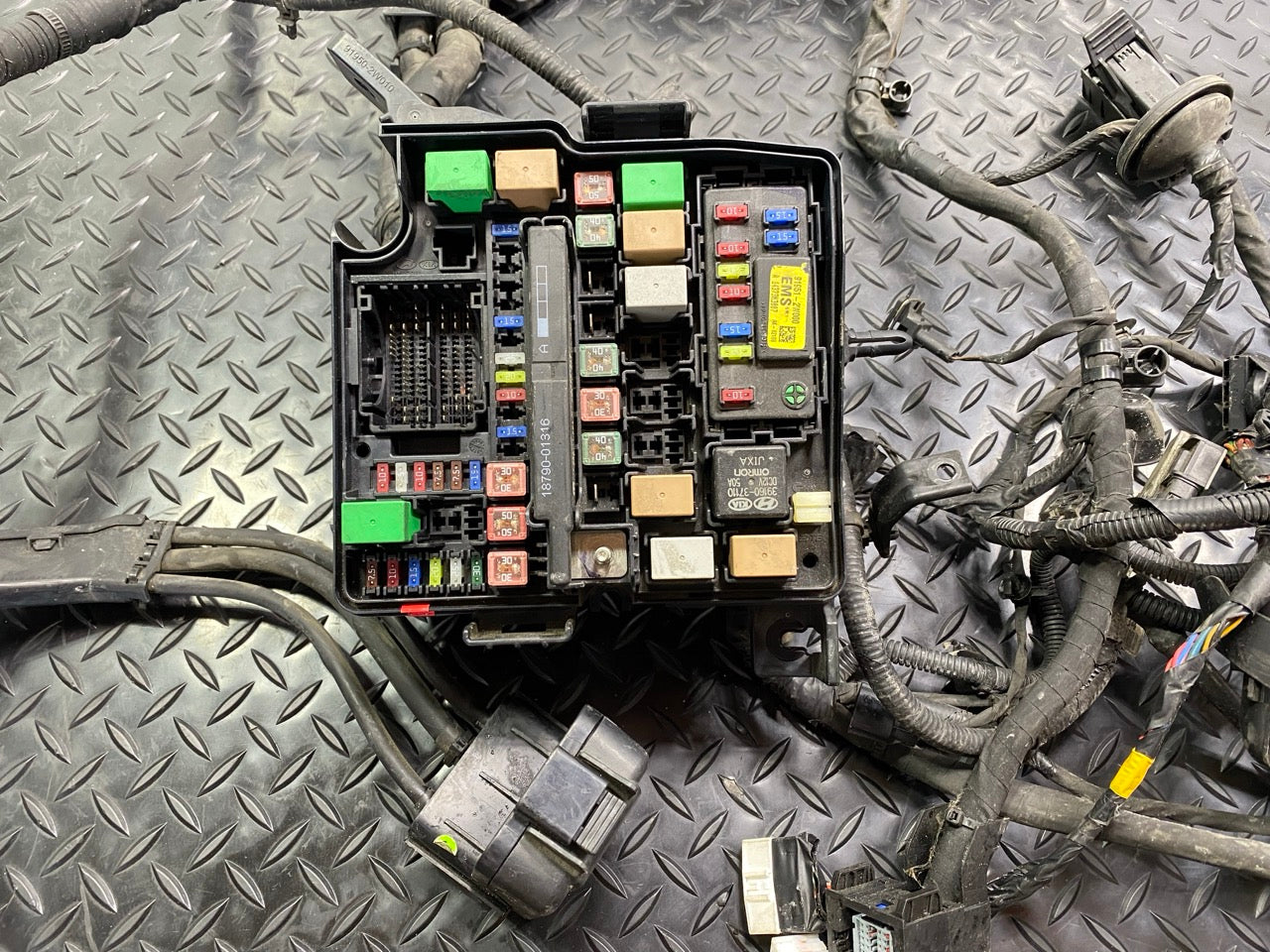 2013 - 2019 OEM HYUNDAI SANTA FE FRONT ENGINE FUSE BOX RELAY WIRE WIRING HARNESS