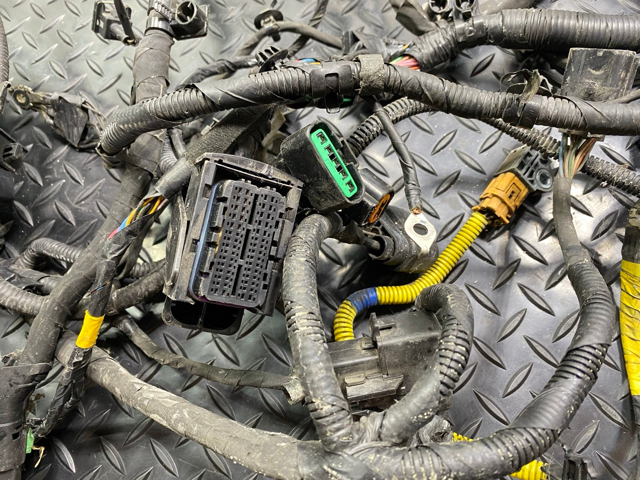 2013 - 2019 OEM HYUNDAI SANTA FE FRONT ENGINE FUSE BOX RELAY WIRE WIRING HARNESS