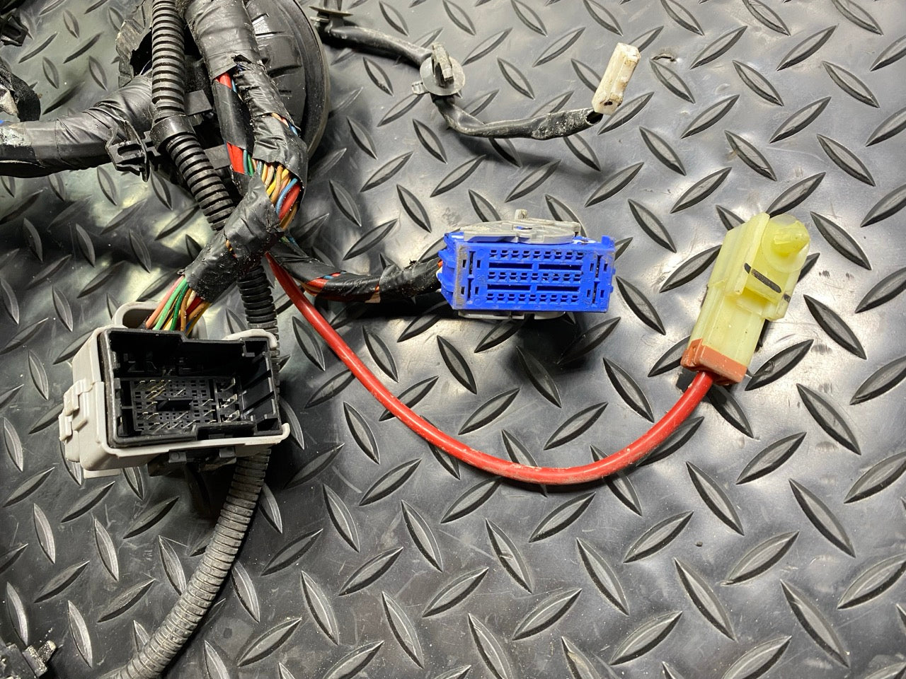 2013 - 2019 OEM HYUNDAI SANTA FE FRONT ENGINE FUSE BOX RELAY WIRE WIRING HARNESS