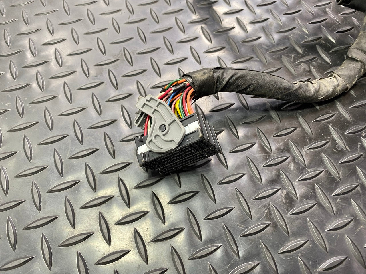 2013 - 2019 OEM HYUNDAI SANTA FE ENGINE CONTROL WIRE HARNESS