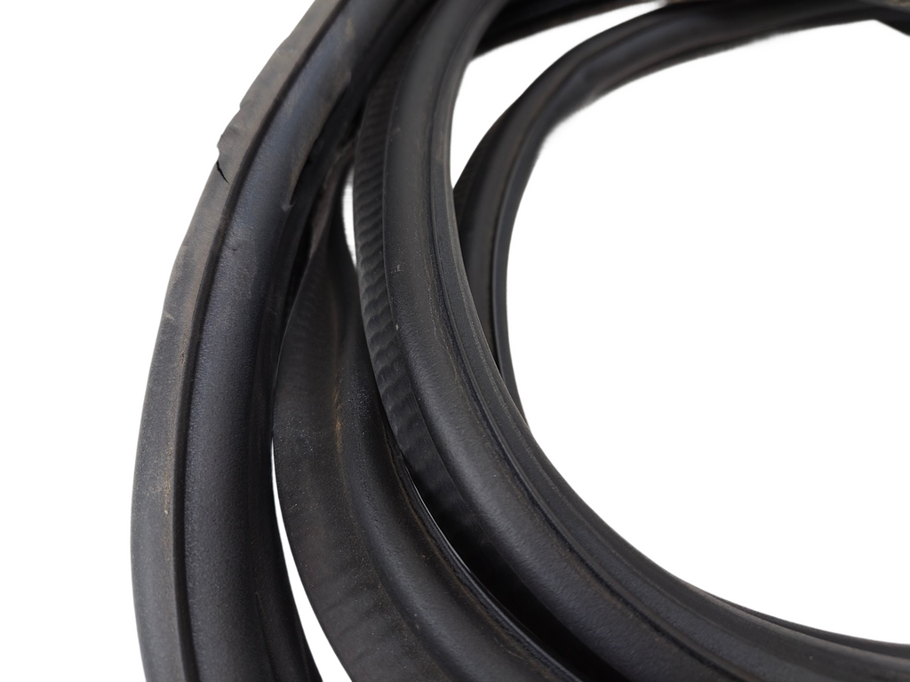 10 - 13 OEM LAND RANGE ROVER SPORT TRUNK LIFTGATE DOOR SEAL WEATHERSTRIP RUBBER