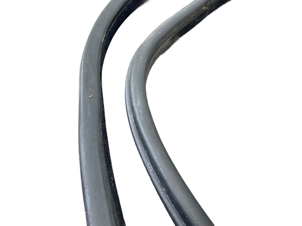 10 - 13 OEM LAND ROVER RANGE ROVER SPORT REAR LEFT SIDE DOOR STRIP SEAL RUBBER