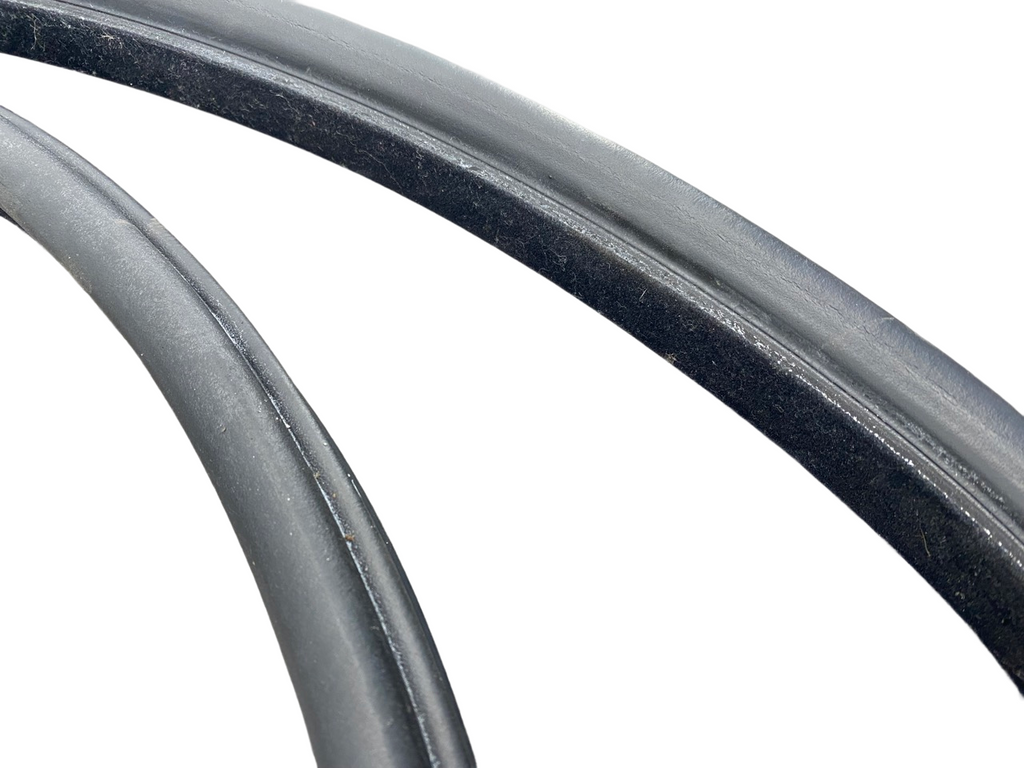 10 - 13 OEM LAND ROVER RANGE ROVER SPORT REAR LEFT SIDE DOOR STRIP SEAL RUBBER