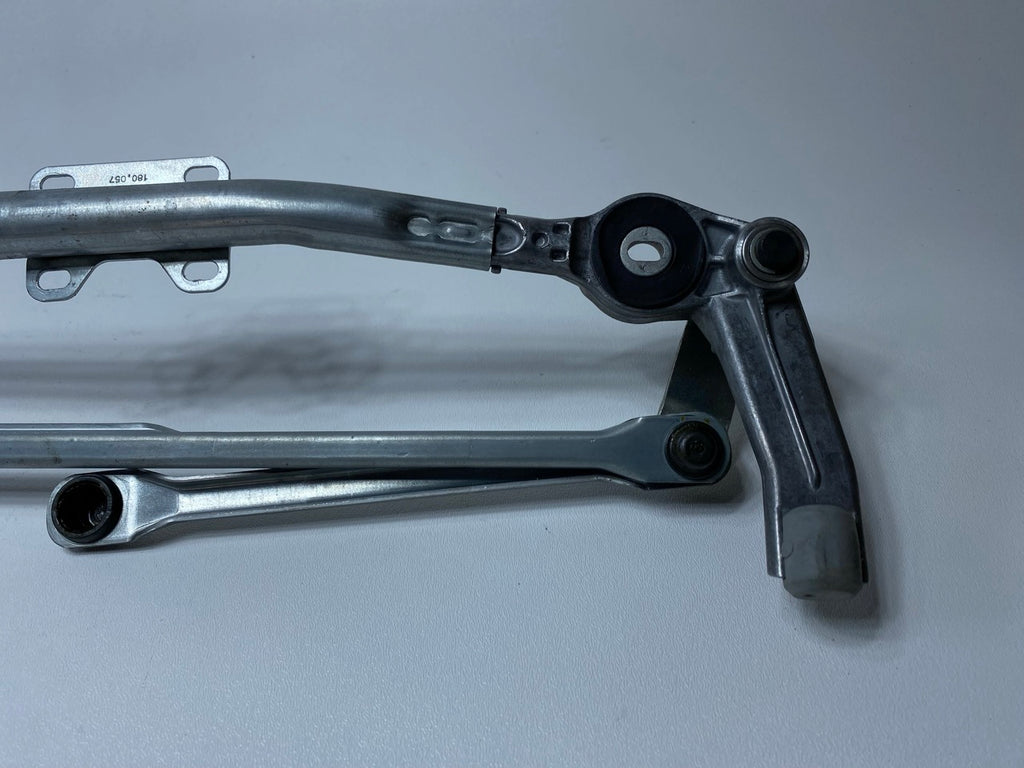 2009 - 2012 OEM BMW 328I FRONT WINDSHIELD WIPER TRANSMISSION LINKAGE