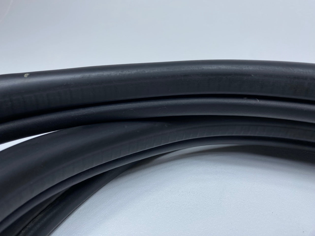 02 - 09 OEM CHEVROLET TRAILBLAZER FRONT LEFT SIDE DOOR SEAL WEATHERSTRIP RUBBER