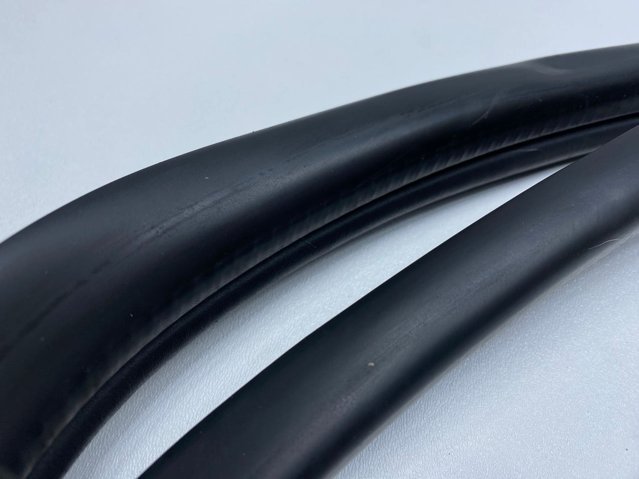 02 - 09 OEM CHEVROLET TRAILBLAZER REAR RIGHT SIDE DOOR SEAL WEATHERSTRIP RUBBER