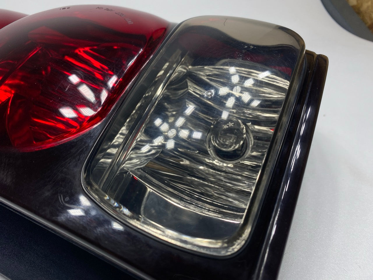 02 - 09 OEM CHEVROLET TRAILBLAZER REAR RIGHT PASSENGER SIDE TAIL LAMP ASSEMBLY