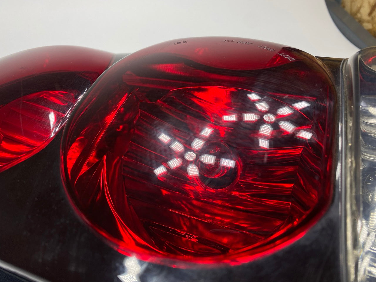 02 - 09 OEM CHEVROLET TRAILBLAZER REAR RIGHT PASSENGER SIDE TAIL LAMP ASSEMBLY