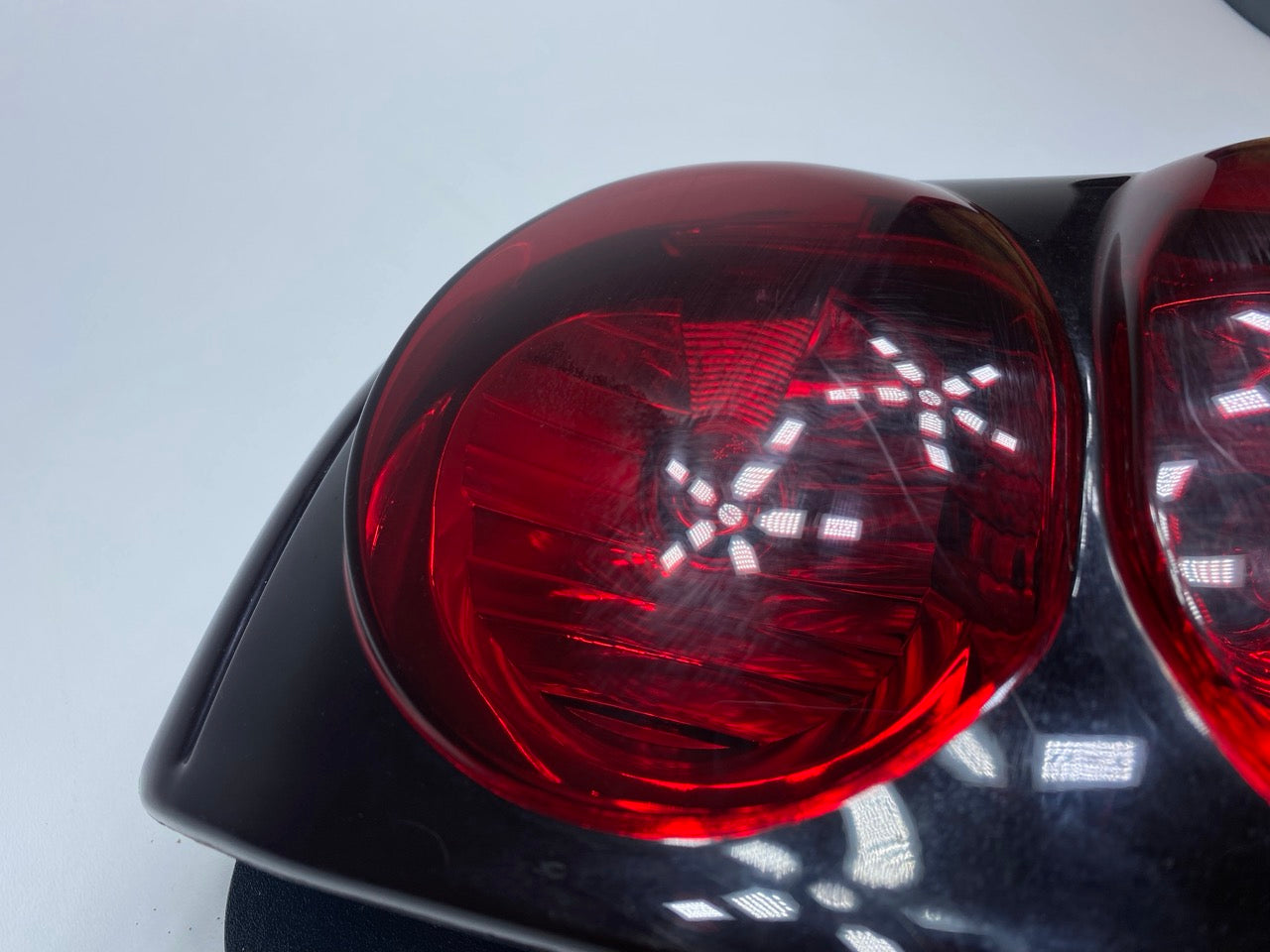 02 - 09 OEM CHEVROLET TRAILBLAZER REAR RIGHT PASSENGER SIDE TAIL LAMP ASSEMBLY