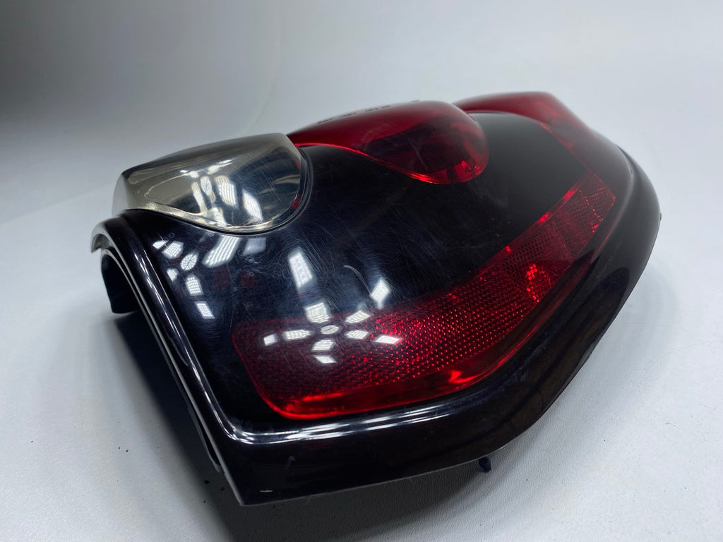 02 - 09 OEM CHEVROLET TRAILBLAZER REAR RIGHT PASSENGER SIDE TAIL LAMP ASSEMBLY