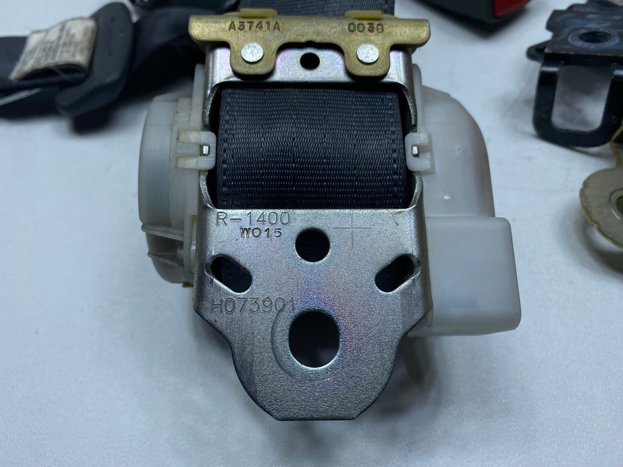 05 - 06 OEM TOYOTA TUNDRA REAR RIGHT AND CENTER SEATBELT RETRACTOR WITH BUCKLE