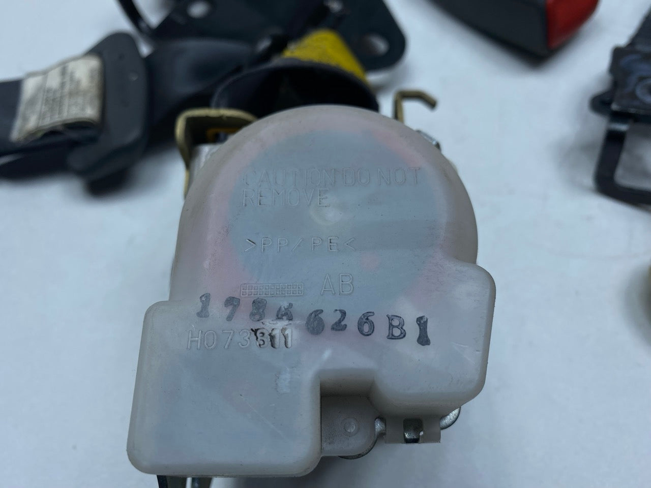 05 - 06 OEM TOYOTA TUNDRA REAR RIGHT AND CENTER SEATBELT RETRACTOR WITH BUCKLE