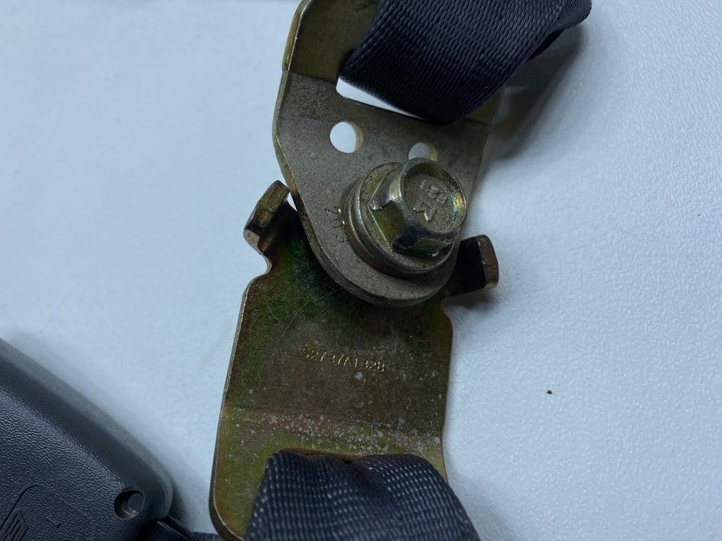 05 - 06 OEM TOYOTA TUNDRA REAR RIGHT AND CENTER SEATBELT RETRACTOR WITH BUCKLE