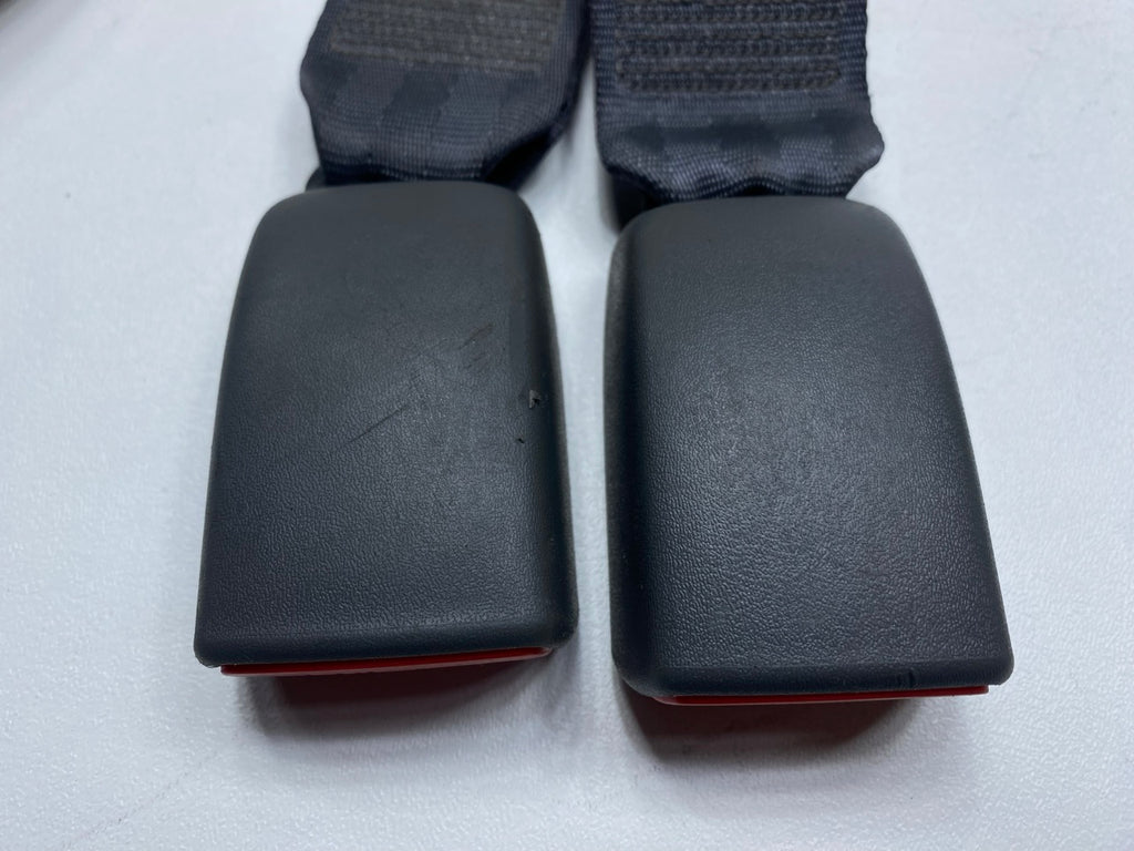 05 - 06 OEM TOYOTA TUNDRA REAR RIGHT AND CENTER SEATBELT RETRACTOR WITH BUCKLE