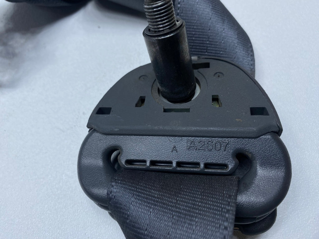 05 - 06 OEM TOYOTA TUNDRA REAR RIGHT AND CENTER SEATBELT RETRACTOR WITH BUCKLE