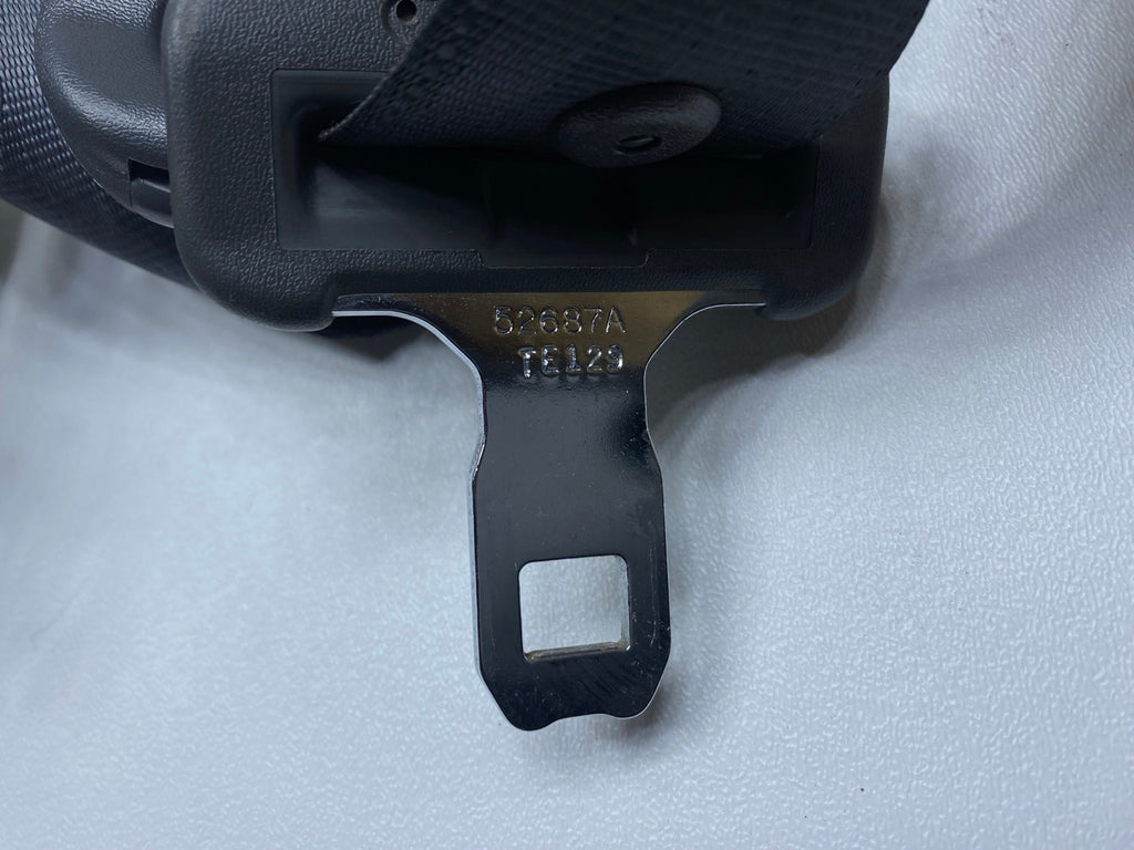 05 - 06 OEM TOYOTA TUNDRA REAR RIGHT AND CENTER SEATBELT RETRACTOR WITH BUCKLE