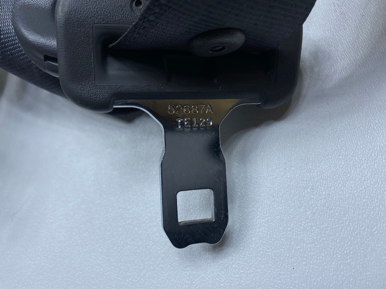 05 - 06 OEM TOYOTA TUNDRA REAR RIGHT AND CENTER SEATBELT RETRACTOR WITH BUCKLE