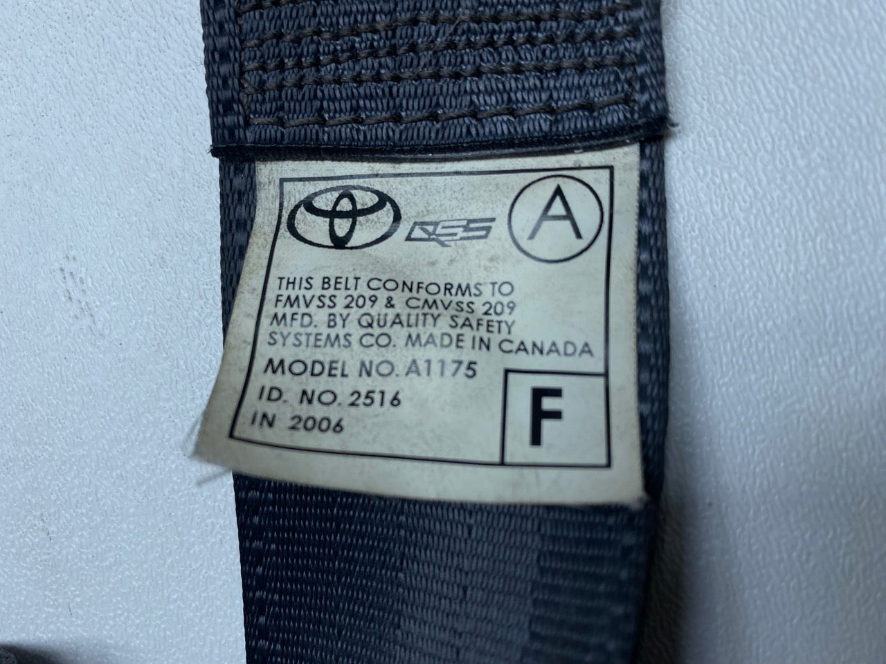 05 - 06 OEM TOYOTA TUNDRA REAR RIGHT AND CENTER SEATBELT RETRACTOR WITH BUCKLE
