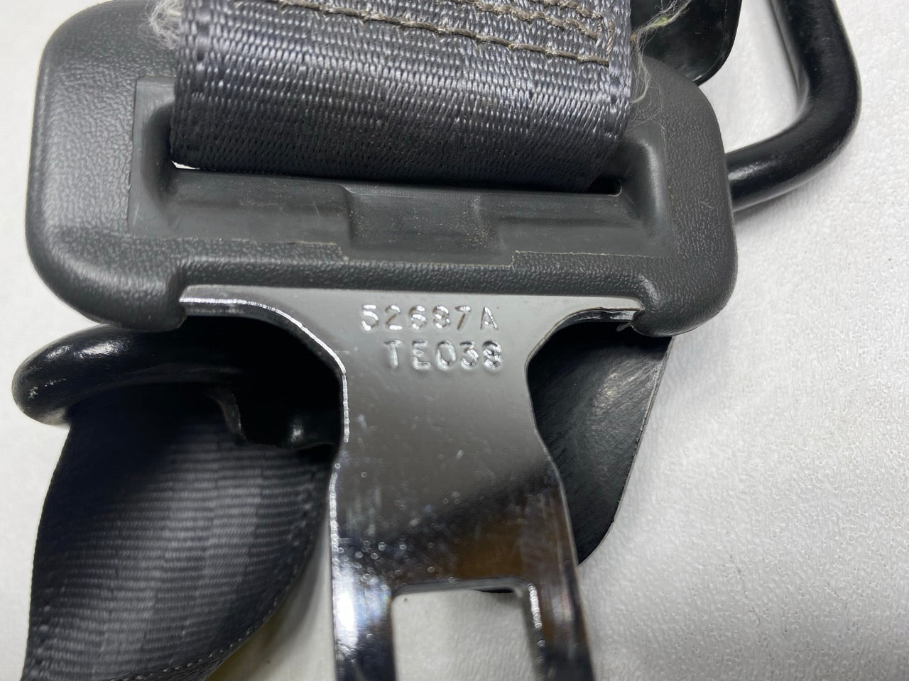 05 - 06 OEM TOYOTA TUNDRA REAR RIGHT AND CENTER SEATBELT RETRACTOR WITH BUCKLE