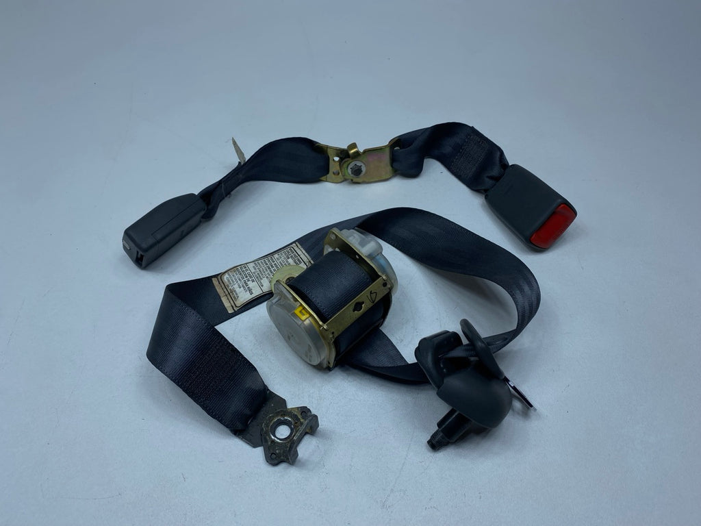 05 - 06 OEM TOYOTA TUNDRA REAR LEFT DRIVER SIDE SEAT BELT RETRACTOR WITH BUCKLE