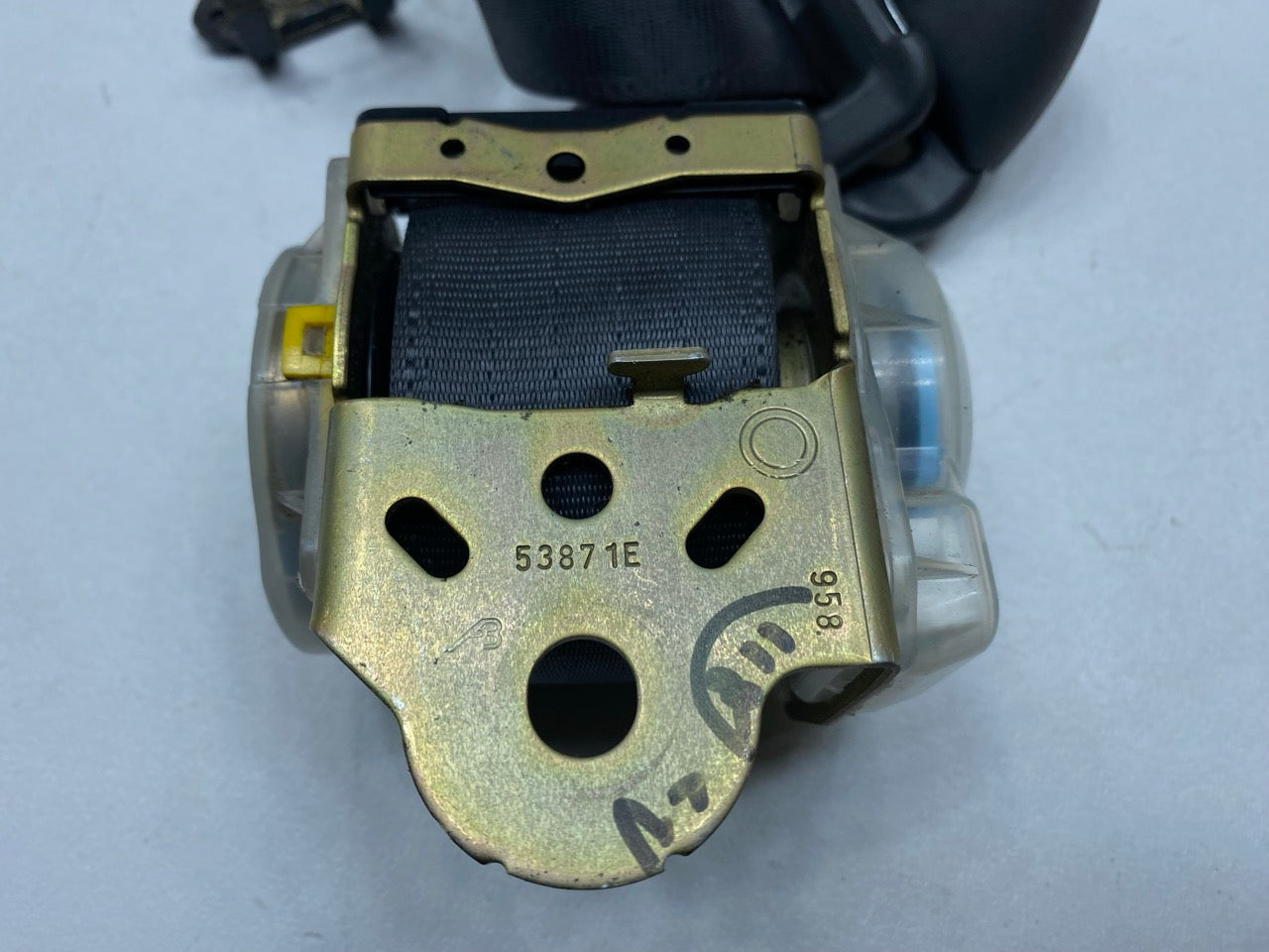 05 - 06 OEM TOYOTA TUNDRA REAR LEFT DRIVER SIDE SEAT BELT RETRACTOR WITH BUCKLE