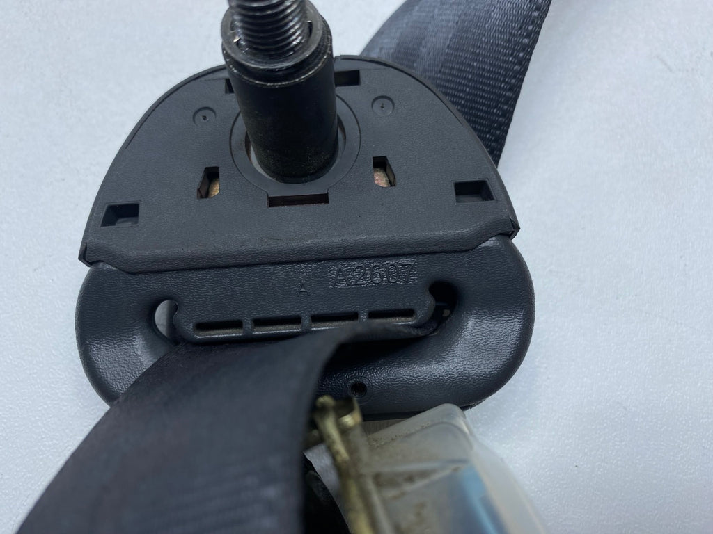 05 - 06 OEM TOYOTA TUNDRA REAR LEFT DRIVER SIDE SEAT BELT RETRACTOR WITH BUCKLE