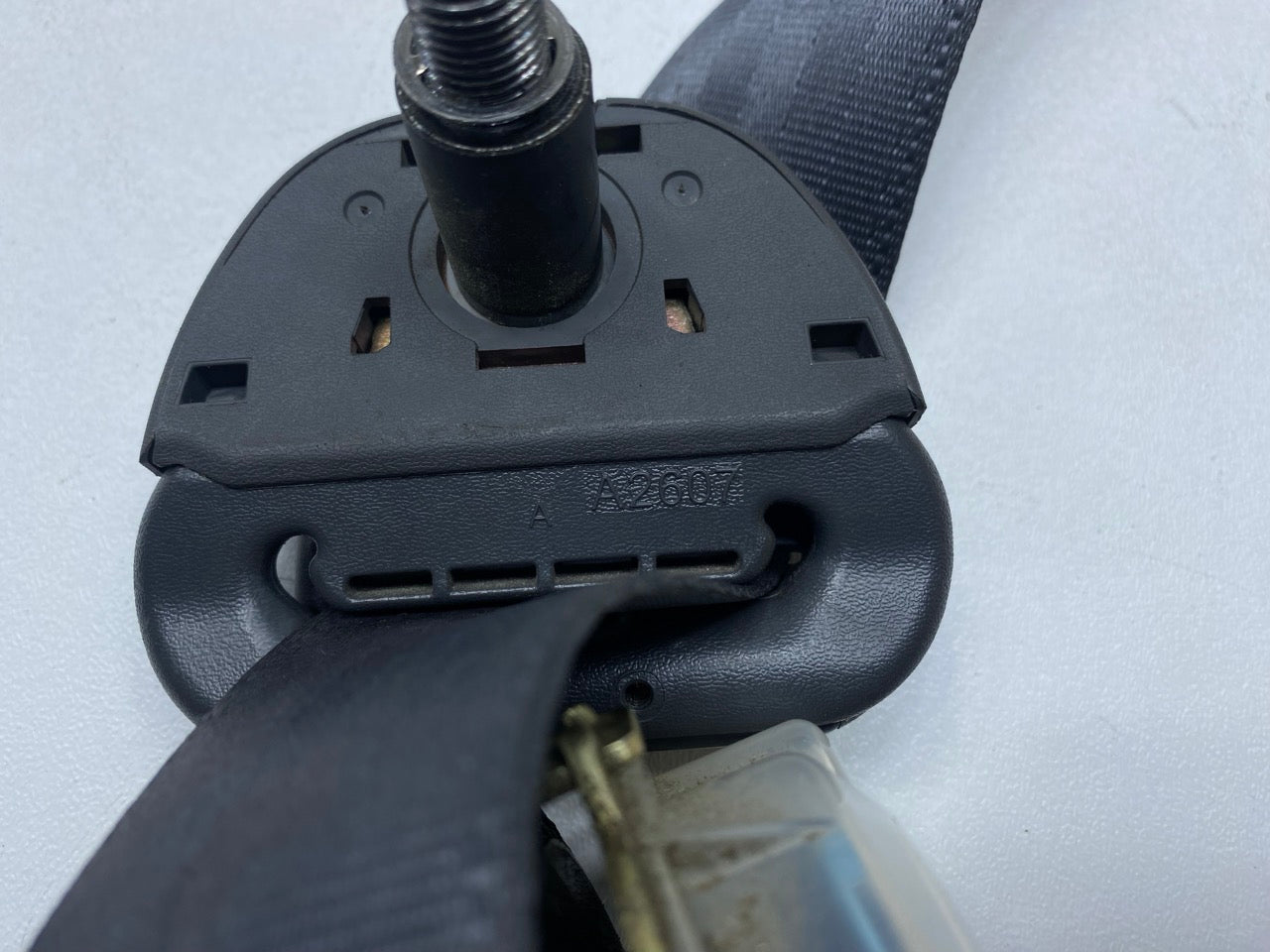 05 - 06 OEM TOYOTA TUNDRA REAR LEFT DRIVER SIDE SEAT BELT RETRACTOR WITH BUCKLE