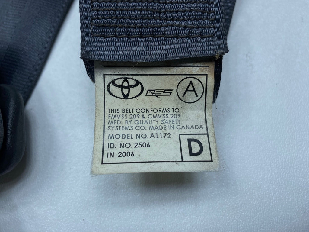 05 - 06 OEM TOYOTA TUNDRA REAR LEFT DRIVER SIDE SEAT BELT RETRACTOR WITH BUCKLE