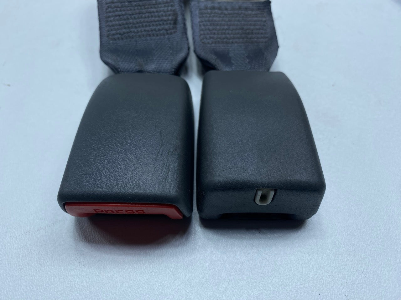 05 - 06 OEM TOYOTA TUNDRA REAR LEFT DRIVER SIDE SEAT BELT RETRACTOR WITH BUCKLE