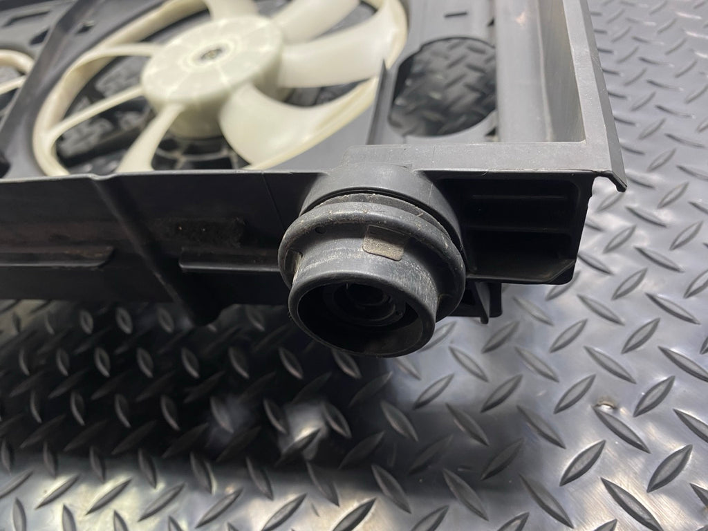 10 - 15 OEM TOYOTA PRIUS ENGINE RADIATOR COOLING MOTOR FAN WITH SHROUD ASSEMBLY