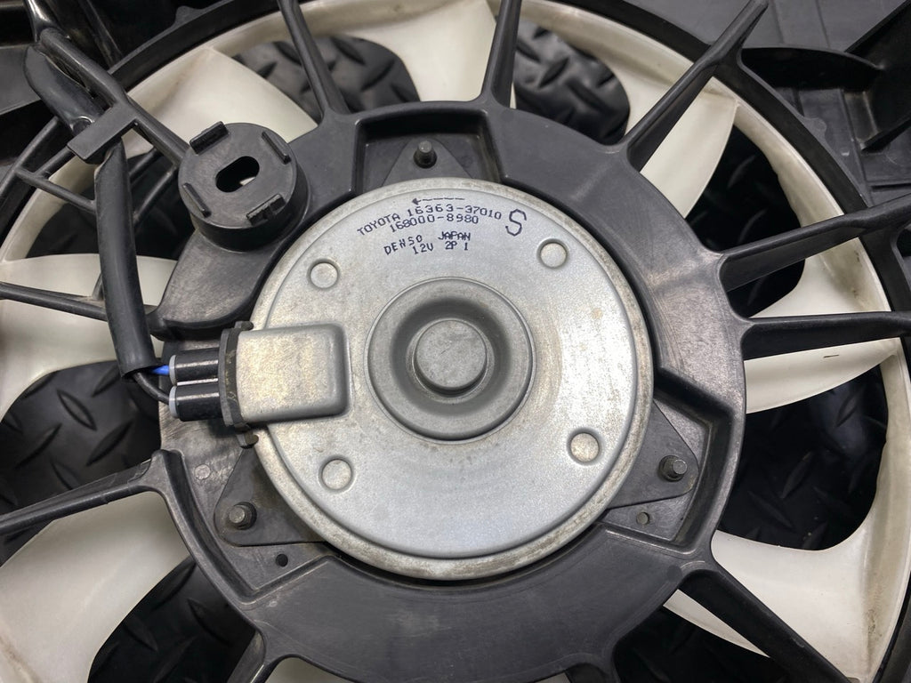 10 - 15 OEM TOYOTA PRIUS ENGINE RADIATOR COOLING MOTOR FAN WITH SHROUD ASSEMBLY