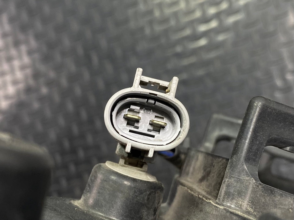 10 - 15 OEM TOYOTA PRIUS ENGINE RADIATOR COOLING MOTOR FAN WITH SHROUD ASSEMBLY