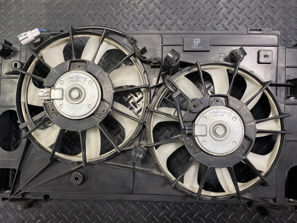 10 - 15 OEM TOYOTA PRIUS ENGINE RADIATOR COOLING MOTOR FAN WITH SHROUD ASSEMBLY