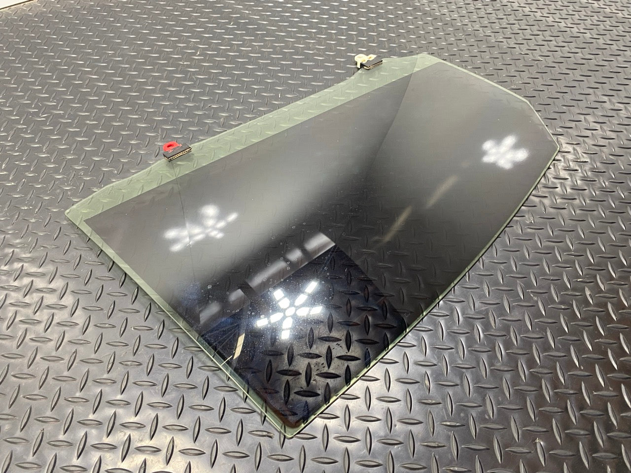 10 - 15 OEM TOYOTA PRIUS REAR RIGHT PASSENGER SIDE DOOR WINDOW GLASS ASSEMBLY