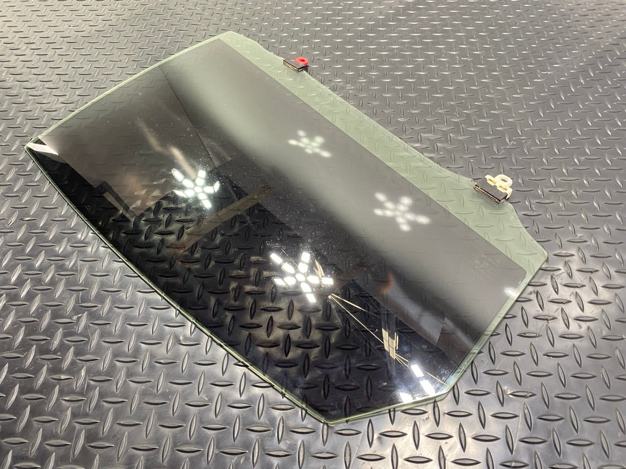 10 - 15 OEM TOYOTA PRIUS REAR RIGHT PASSENGER SIDE DOOR WINDOW GLASS ASSEMBLY