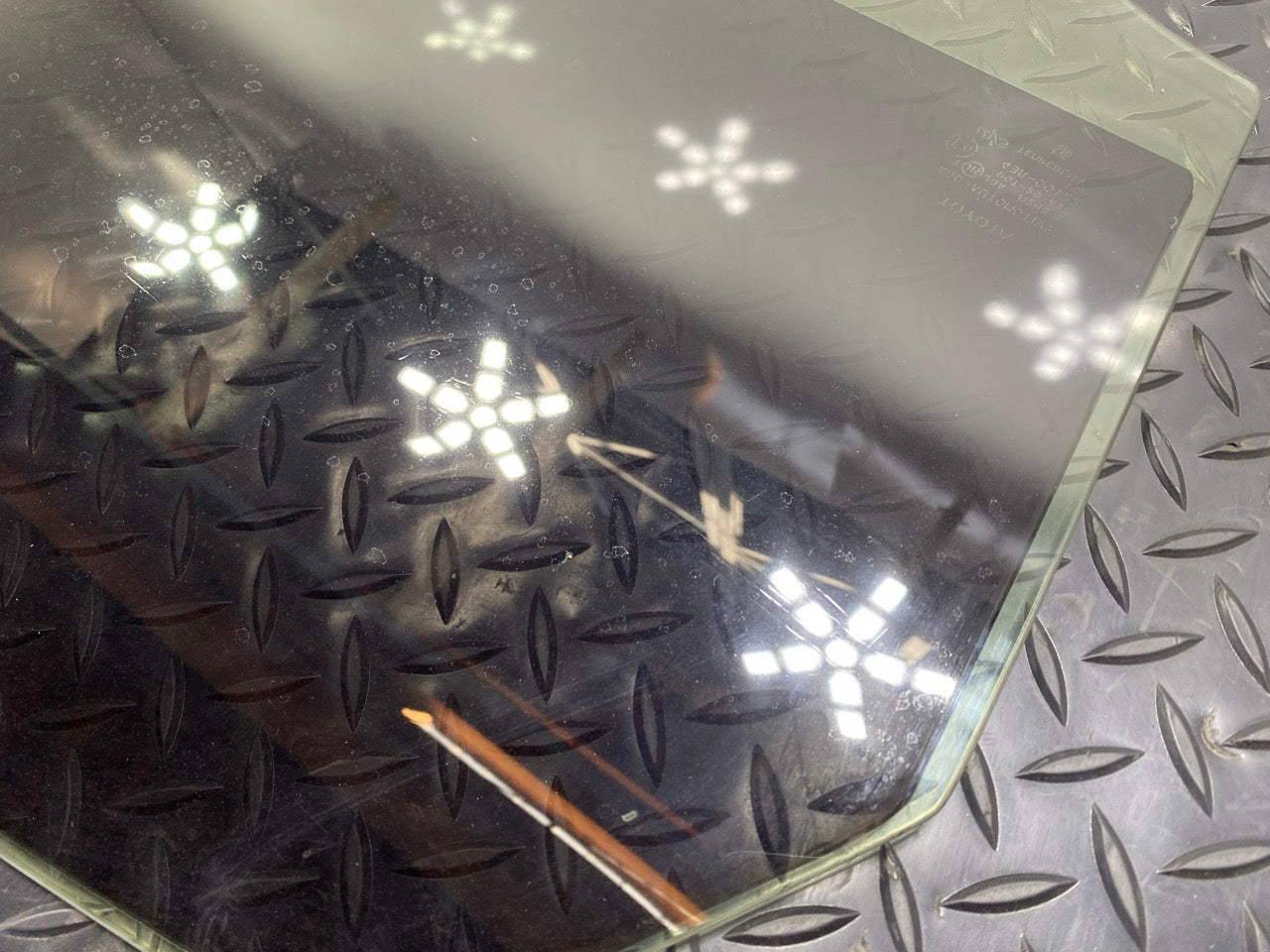 10 - 15 OEM TOYOTA PRIUS REAR RIGHT PASSENGER SIDE DOOR WINDOW GLASS ASSEMBLY