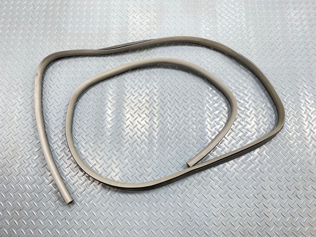 05 - 07 OEM CHEVROLET TRAILBLAZER FRONT LEFT SIDE DOOR SEAL WEATHERSTRIP RUBBER