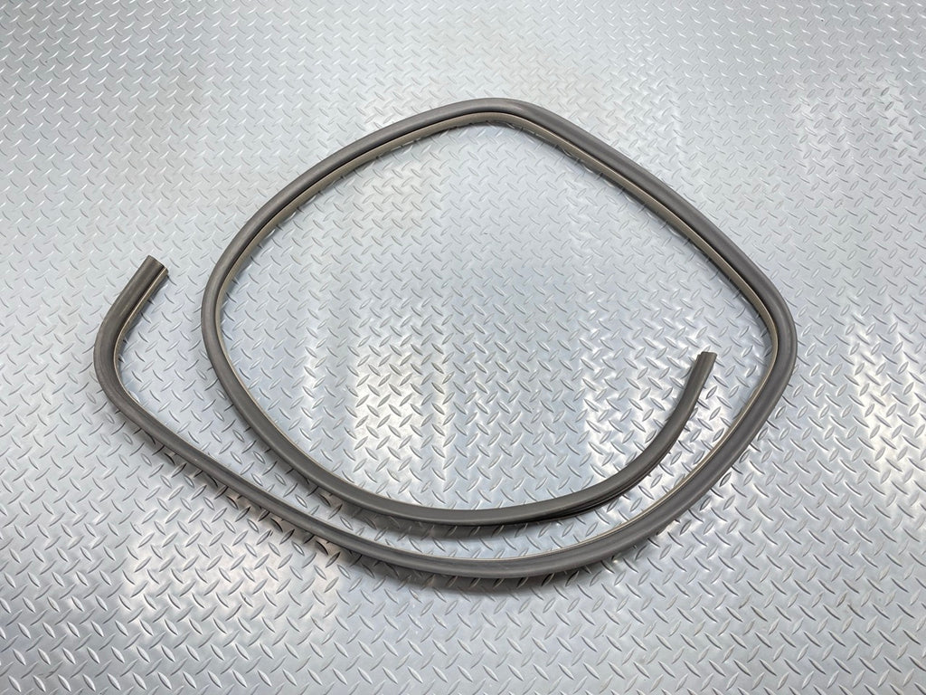05 - 07 OEM CHEVROLET TRAILBLAZER REAR RIGHT SIDE DOOR SEAL WEATHERSTRIP RUBBER
