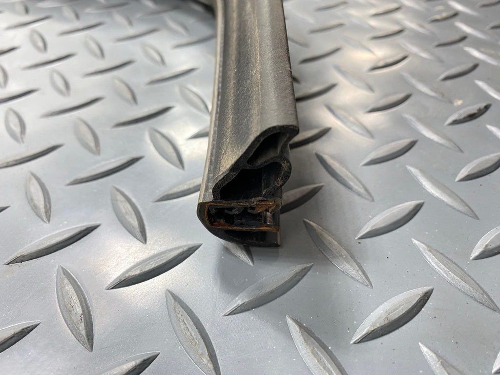 05 - 07 OEM CHEVROLET TRAILBLAZER REAR RIGHT SIDE DOOR SEAL WEATHERSTRIP RUBBER