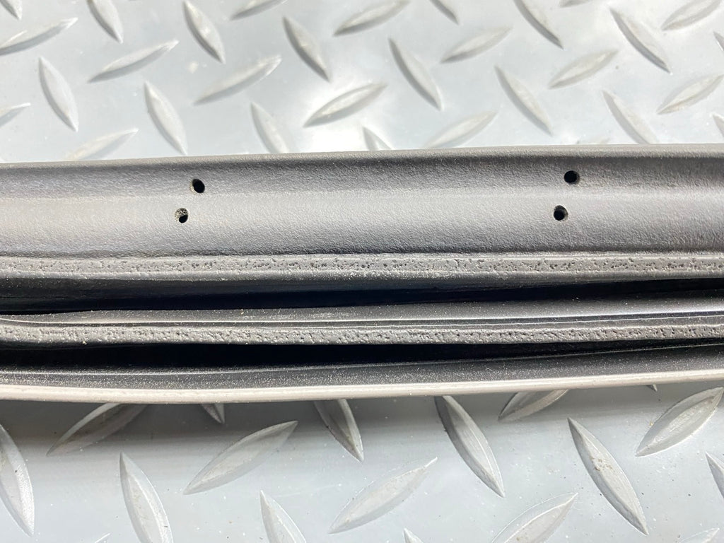 05 - 07 OEM CHEVROLET TRAILBLAZER REAR RIGHT SIDE DOOR SEAL WEATHERSTRIP RUBBER