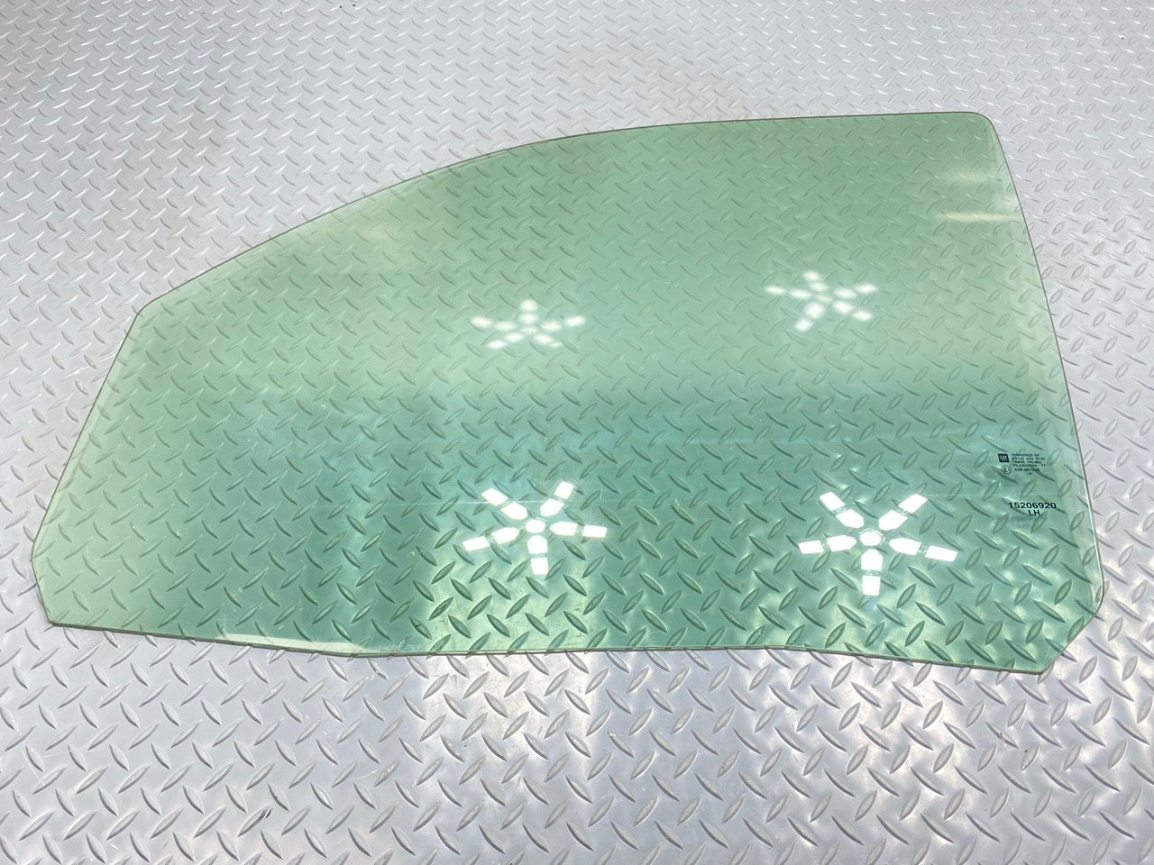 05 - 07 OEM CHEVROLET TRAILBLAZER FRONT LEFT DRIVER SIDE DOOR WINDOW GLASS