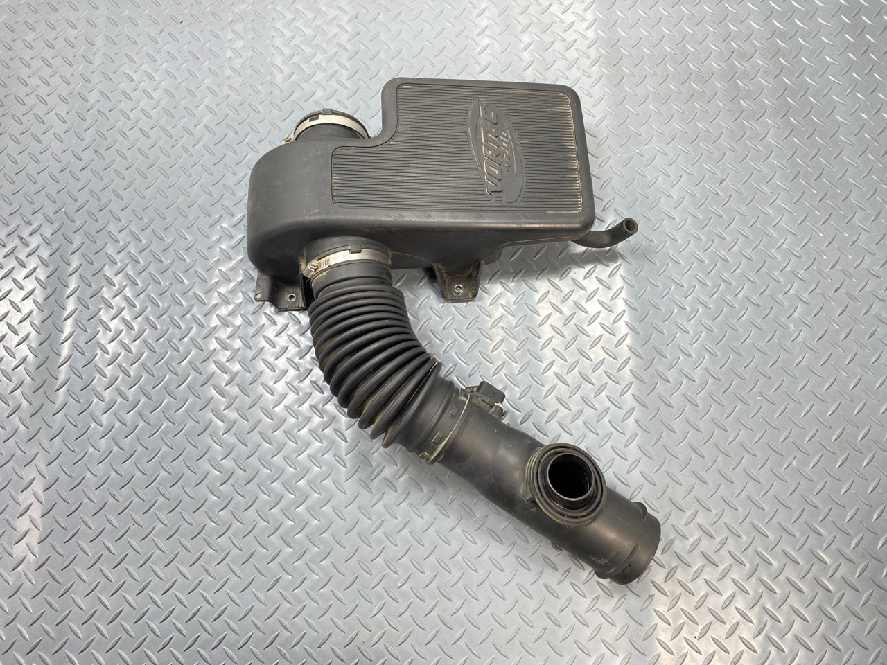 05 - 07 OEM CHEVROLET TRAILBLAZER AIR FILTER CLEANER INTAKE RESONATOR WITH HOSE