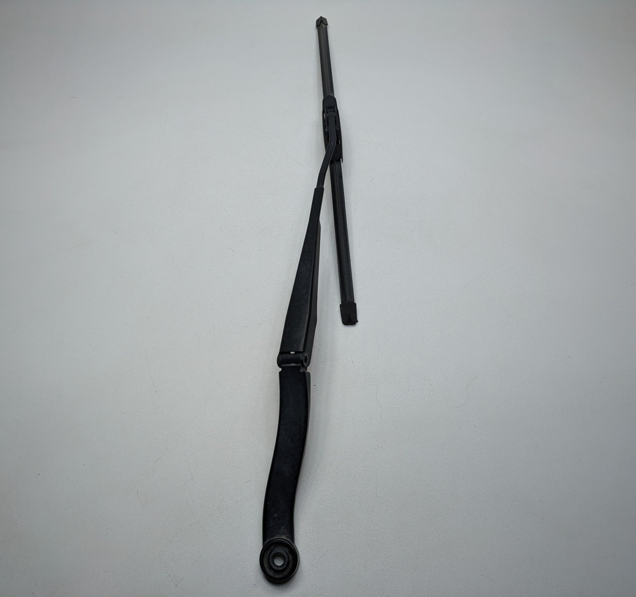 2005 - 2007 OEM CADILLAC CTS FRONT LEFT SIDE WINDSHIELD WIPER ARM WITH BLADE